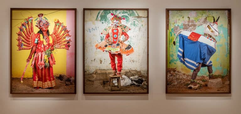 Exposition AAM AASTHA de Charles Fréger – du 2 juillet au 27 novembre 2022 ; Château des ducs de Bretagne – musée d’histoire de Nantes