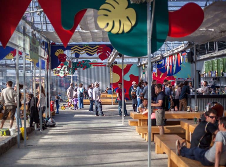 La Cantine du Voyage, dans le cadre du Voyage à Nantes 2015 – Habillage du lieu par Appelle-moi papa La Cantine du Voyage, dans le cadre du Voyage à Nantes 2015 - Habillage du lieu par Appelle-moi papa