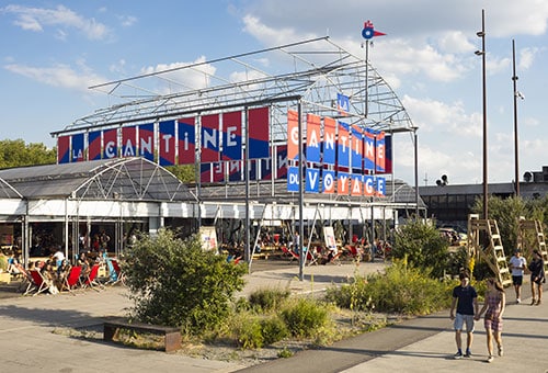 La Cantine du Voyage, Le Voyage à Nantes 2023 – habillage du lieu par Appelle Moi Papa La Cantine du Voyage, Le Voyage à Nantes 2023 - habillage du lieu par Appelle Moi Papa