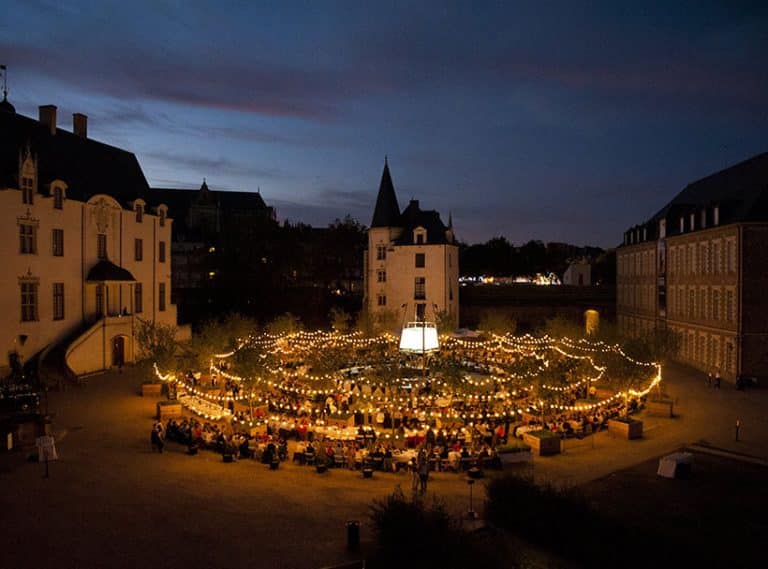 Festival Les Goûts uniques – Château des ducs de Bretagne, Nantes – 2012 Soirée dans la cour du Château des Ducs de Bretagne
