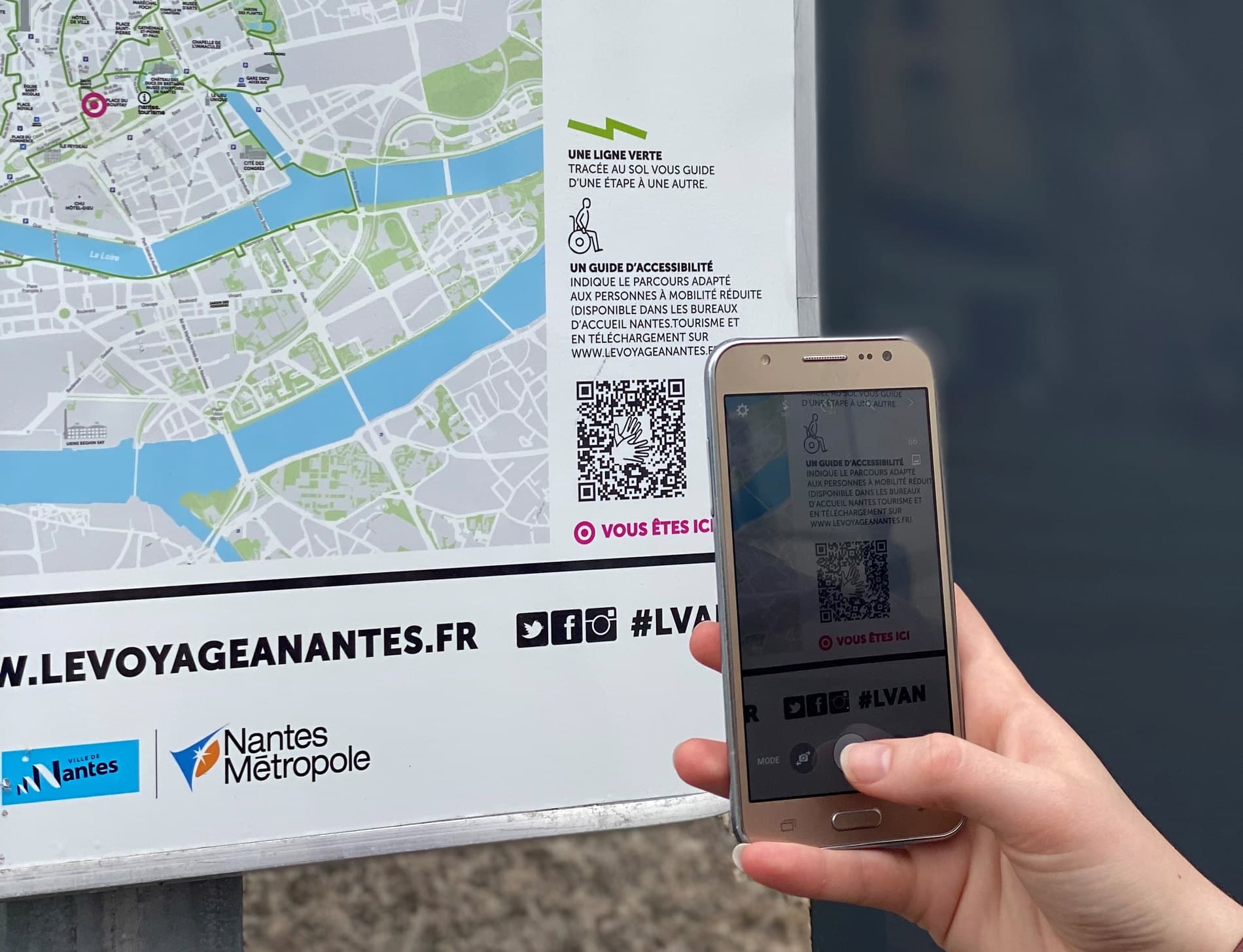 scanner un QR code scanner un QR code : signalétique du Voyage à Nantes