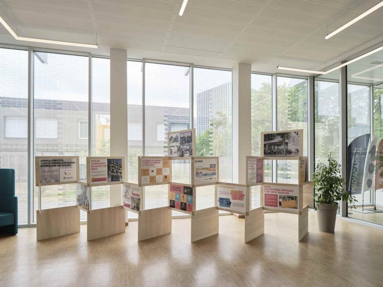 CAMPUS CRÉATIF, Parcours inter-écoles, MEDIACAMPUS — AUDENCIA SCIENCESCOM ET LES ÉCOLES CRÉATIVES ESMA-CINÉCRÉATIS, Exposition Fake news : art, fiction, mensonge, Le Voyage à Nantes 2023 CAMPUS CRÉATIF, Parcours inter-écoles, MEDIACAMPUS — AUDENCIA SCIENCESCOM ET LES ÉCOLES CRÉATIVES ESMA-CINÉCRÉATIS, Exposition Fake news : art, fiction, mensonge, Le Voyage à Nantes 2023